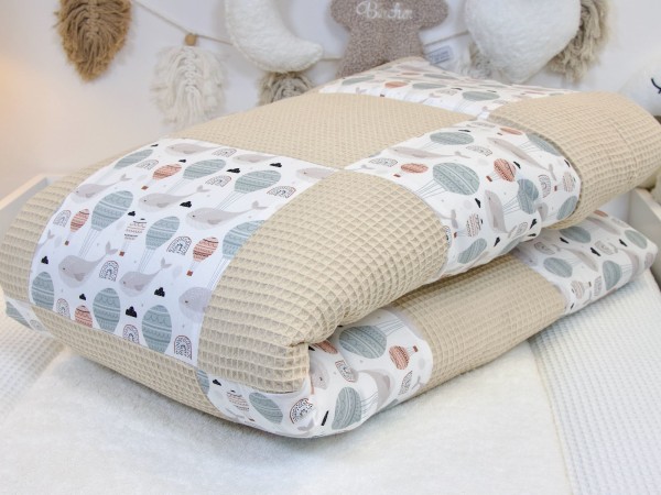 Patchwork Krabbeldecke schlafende Wale und Luftballons / Waffelpique beige