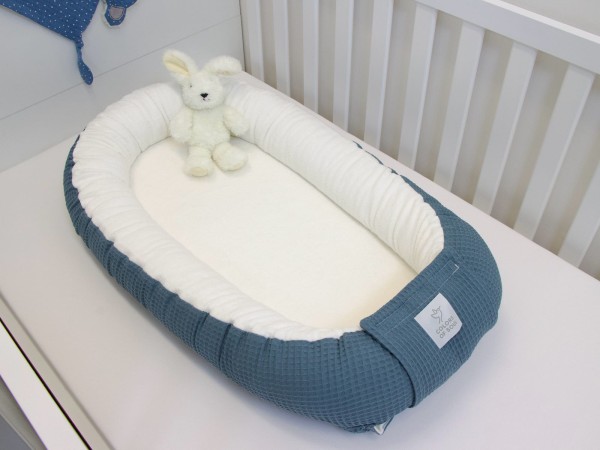 Babynestchen - Waffelpique stahlblau / Baumwollfleece creme